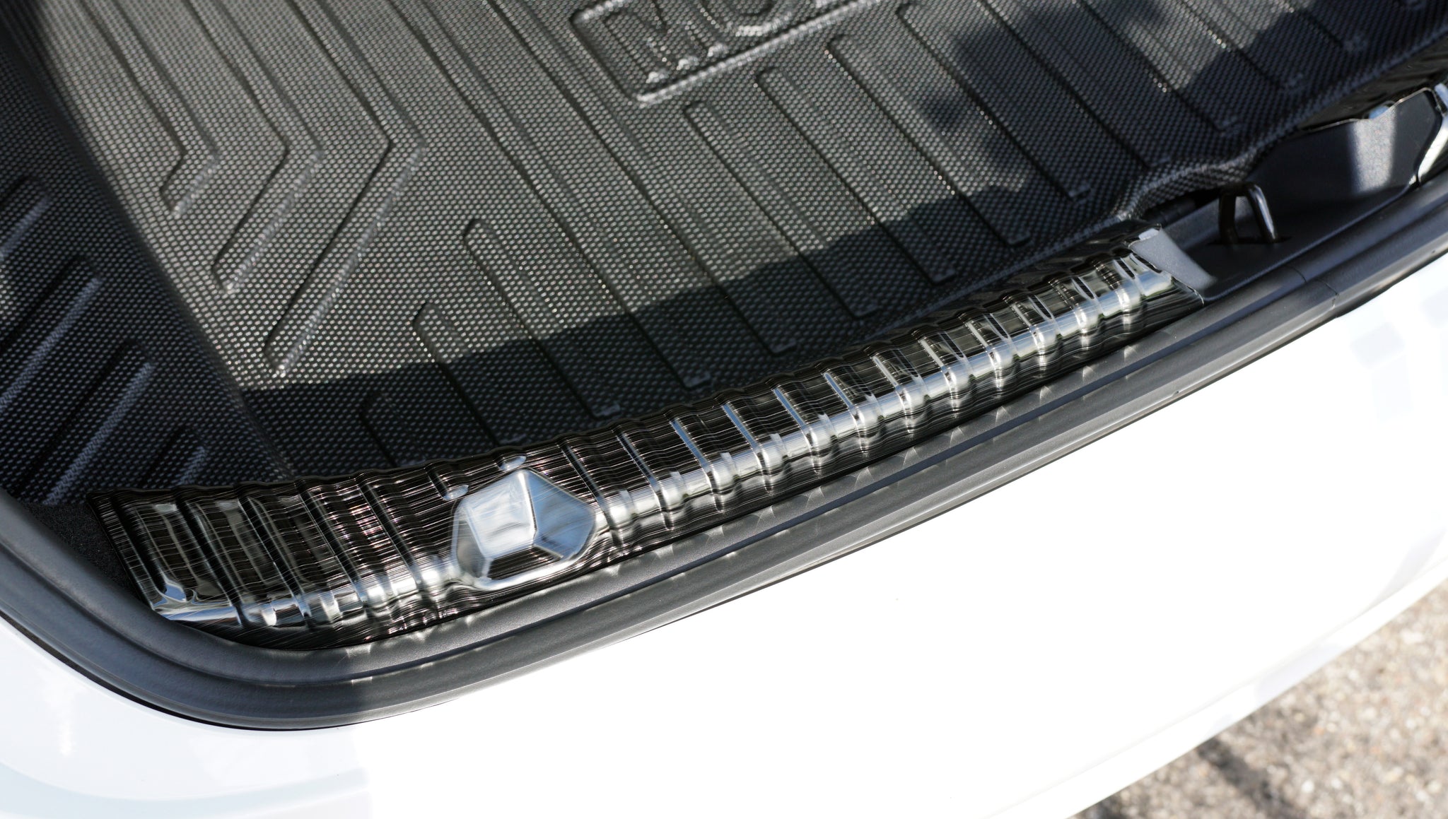Kofferraum-Ladekantenschutz Metall für Tesla Model 3